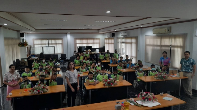 โครงการฝึกอบรมส่งเสริมอาชีพ ประจำปี 2566 (ครั้งที่ 3) การจัดดอกไม้เบื้องต้น