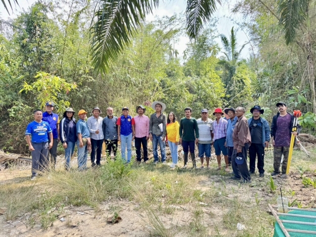 คณะทำงานฯ ลงพื้นที่สำรวจออกแบบประตูระบายน้ำและซ่อมแซมฝาย บริเวณซอยห้วยรัง1 ม.12