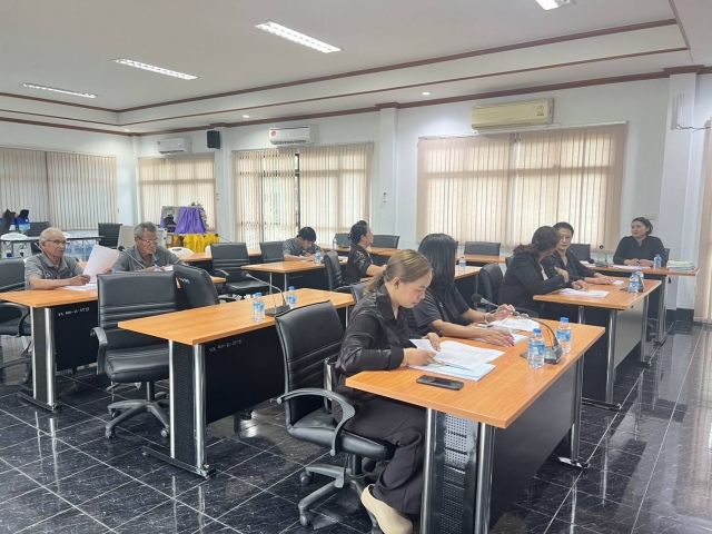 ประชุมคณะกรรมการติดตามและประเมินผลแผนพัฒนาองค์การบริหารส่วนตำบลนาขา