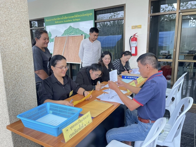 ภาพบรรยากาศ วันสุดท้ายของการรับสมัครเลือกตั้งสมาชิกสภาองค์การบริหารส่วนตำบลนาขา