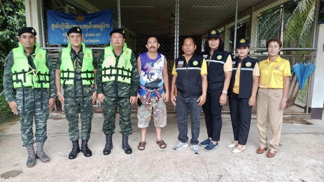 อบต.นาขา ร่วมกับมณฑลทหารบกชุมพร สำรวจพื้นที่น้ำท่วมซ้ำซาก หมู่ที่ 3 และ หมู่ที่ 5 ต.นาขา
