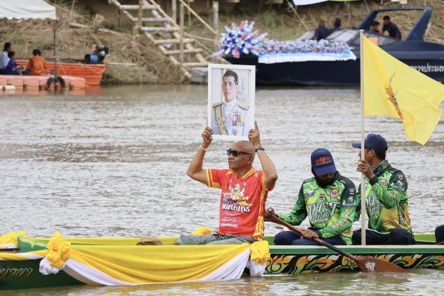  ภาพบรรยากาศ พิธีเปิดกิจกรรมทางน้ำ ประเพณีแห่พระแข่งเรือขึ้นโขนชิงธงหลังสวน ปีที่ 182