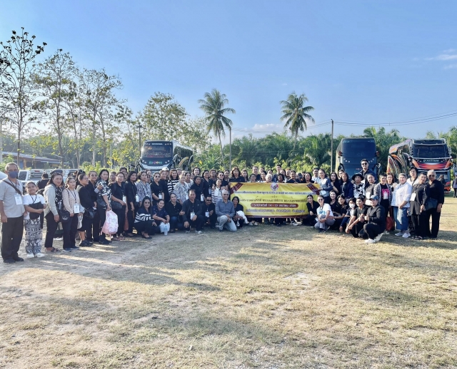 โครงการฝึกอบรมและศึกษาดูงานนำประชาชนเข้ากราบถวายบังคมพระบรมศพสมเด็จพระนางเจ้าสิริกิติ์