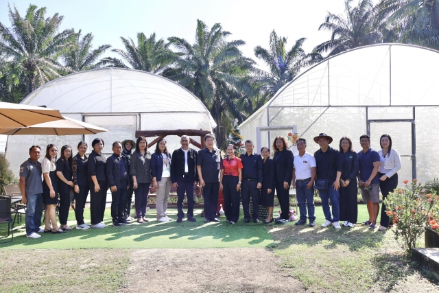 อบต.นาขา ร่วมต้อนรับผู้ว่าฯชุมพร เยี่ยมชมฟาร์มเมล่อน ณ หอมมนต์เกษตรฟาร์มเมล่อน