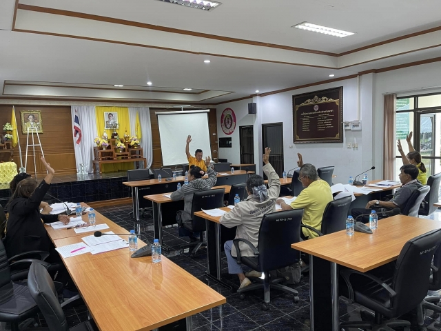 อบต.นาขา ประชุมคณะกรรมการติดตามและประเมินผลแผนพัฒนาองค์การบริหารส่วนตำบลนาขา