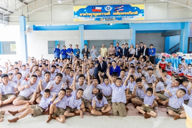 นายก อบต.นาขา ร่วมให้การต้อนรับ ฯพณฯ ท่านปาตริซิโอ พาวเวลล์ โอโซริโอ