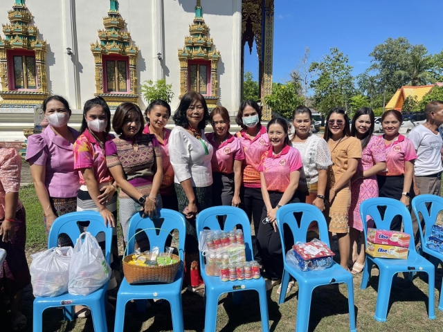 อบต.นาขา ร่วมกิจกรรมนายอำเภอชวนใส่ผ้าไทยหิ้วปิ่นโตเข้าวัด ณ วัดในเหมือง ม.11