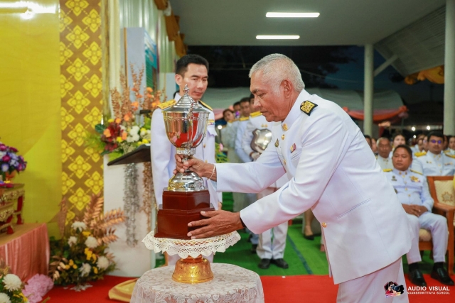 อบต.นาขาจัดขบวนแห่ถ้วยพระราชทาน รางวัลชนะเลิศการแข่งขันเรือยาว 32 ฝีพาย ประเภททั่วไป